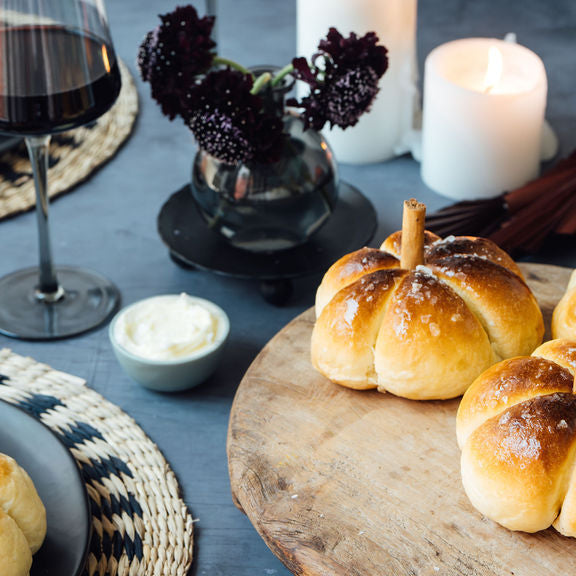 Pumpkin-shaped dinner rolls