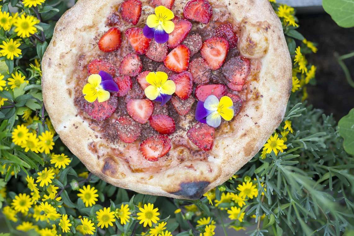Strawberry & Dark Chocolate Pizza — Ooni Canada