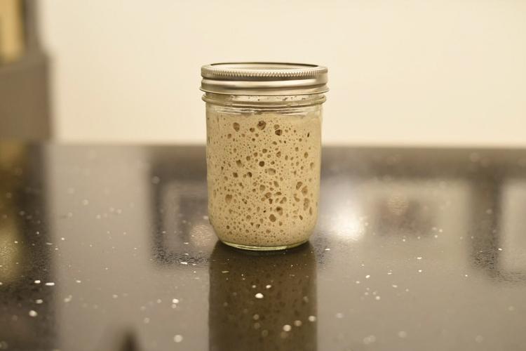 How to make and maintain a sourdough starter